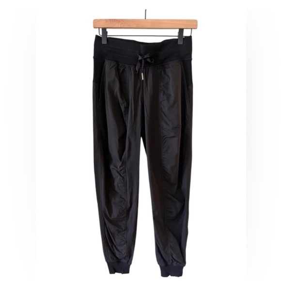 Lululemon Women’s Dance Studio Mid-Rise Jogger 28” Black size 6 Casual Hiking - Picture 2 of 14